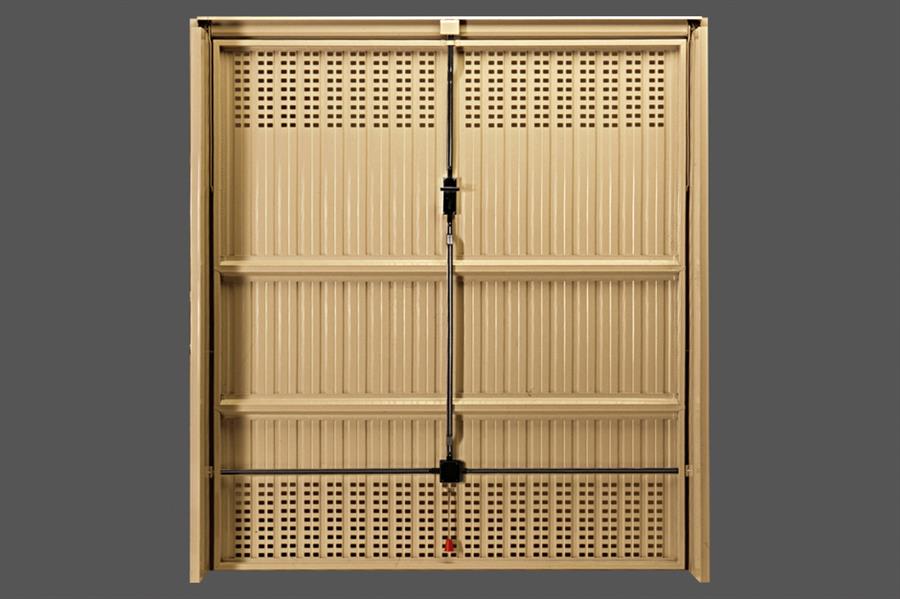 For a more security, it’s possible to have the lock with two side locks and the upper